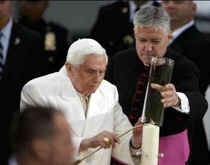 Papa Benedetto XVI a Ground Zero (foto Repubblica.it)