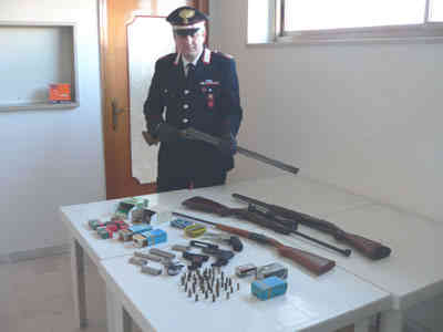 carabinieri armi (foto archivio)