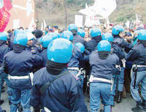 polizia antisommossa