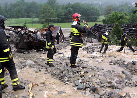 vigili del fuoco in azione