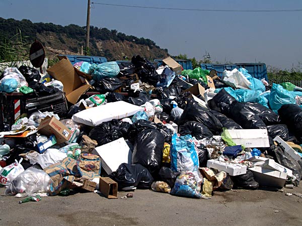 rifiuti (foto archivio)