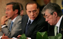 da sin. Fini, Berlusconi e Bossi