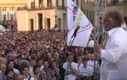 Grillo in piazza a Milano