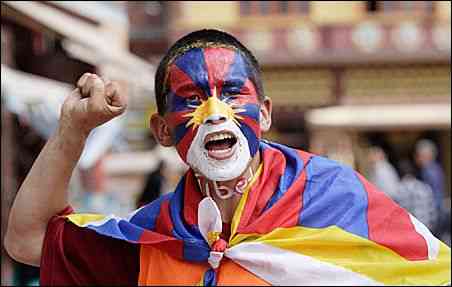 Un manifestante tibetano a Katmandu