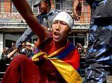 un dimostrante tibetano