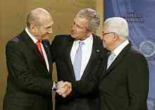 Bush in mezzo ad Olmert e Abu Mazen