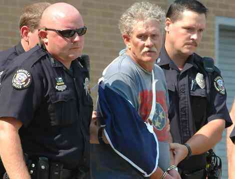 Jim Adkisson al momento dell'arresto (AP/J. Miles Cary)