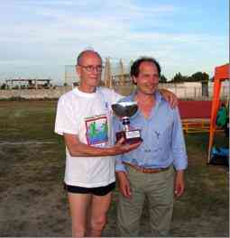 Luigi Ebraico premiato dal presidente Bruno Fabozzi