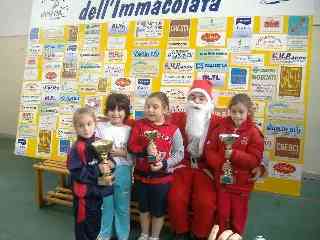 piccoli atleti con Babbo Natale