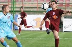 Perna in azione (foto da www.aversacalcio.it)