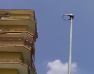 il lampione rotto in Piazza Bernini