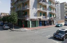 il tabacchi all'angolo tra via Cilea e via Verdi