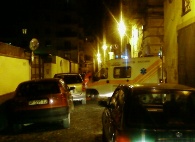 L'ambulanza che non riesce a passare in Via Golia