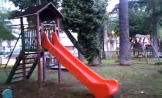 il parco giochi nella villa comunale