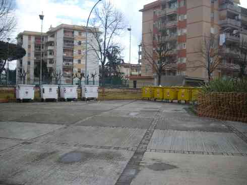 l'isola ecologica nel palazzetto dello sport