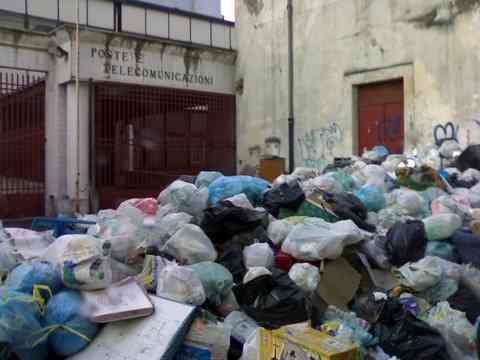 La vecchia sede delle Poste in via Vittorio Emanuele