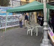 Il gazebo dell'Aifvs in via Roma