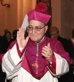 il vescovo Mario Milano