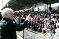 Don Mazzi con gli studenti