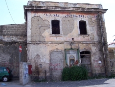 l’ex stazione Alifana (foto dal web, di Rosario Serafino)