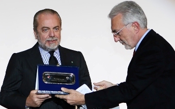 De Laurentiis premiato da Valerio Caprara