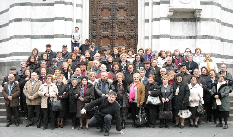 Il gruppo di anziani cesani in gita in Toscana