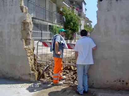 i lavori di demolizione del muro (24 maggio '07)