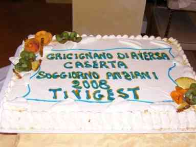 La torta offerta dal villaggio turistico