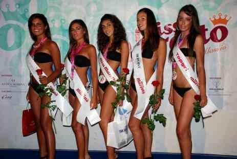 un gruppo di Miss