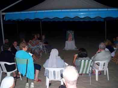 preghiera in spiaggia