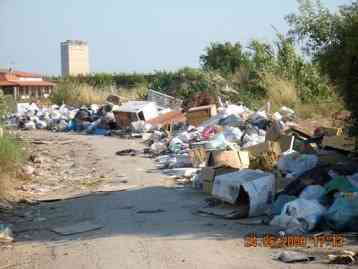 I rifiuti in zona San Nicola 