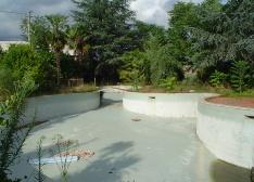 la piscina nella villa di Ligato