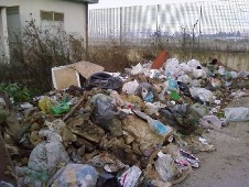 la discarica in via Fabbrica