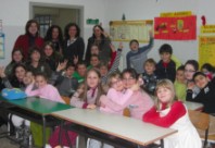 Alunni e maestre del 2° Circolo Didattico di San Nicola