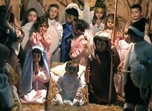 I bambini della materna recitano la Natività