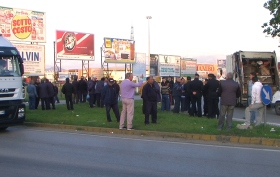 i lavoratori della Jacorossi bloccano la Nola-Villa Literno