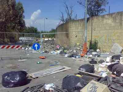 rifiuti in Via Cottolengo