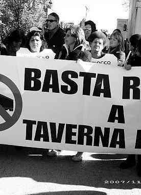 protesta a Taverna del Re