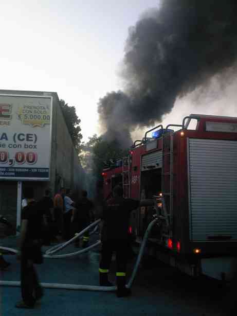 incendio rotonda Casavatore-Secondigliano