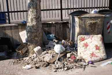 Centro antico di Castellammare di Stabia - rifiuti