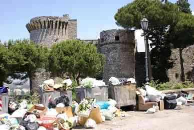 rifiuti al Castello