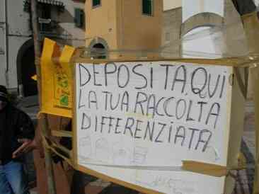 raccolta differenziata in Piazza Camposcino