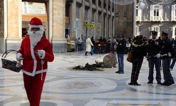 Napoli, rubato l'albero di Natale della Galleria Umberto(Corriere.it)