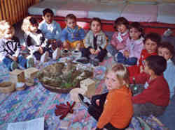 bambini in un asilo nido