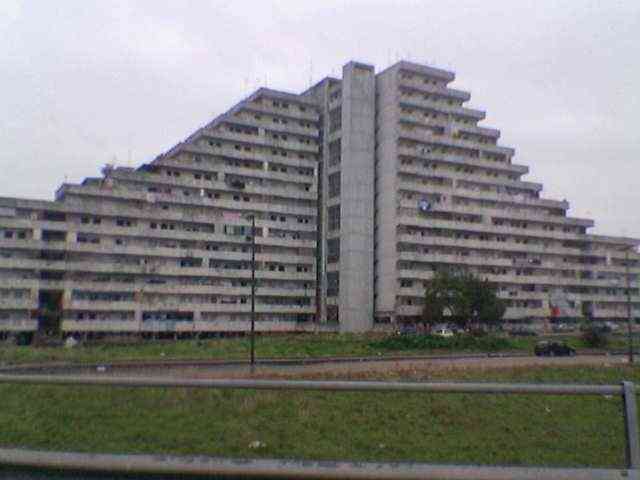 Polizia nel quartiere di Scampia