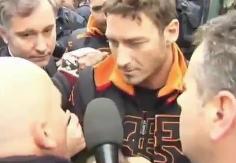 Francesco Totti incontra gli operai