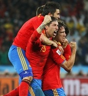 gli spagnoli esultano per la vittoria