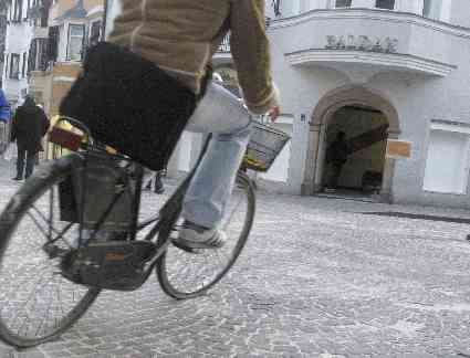 Uomo in bicicletta