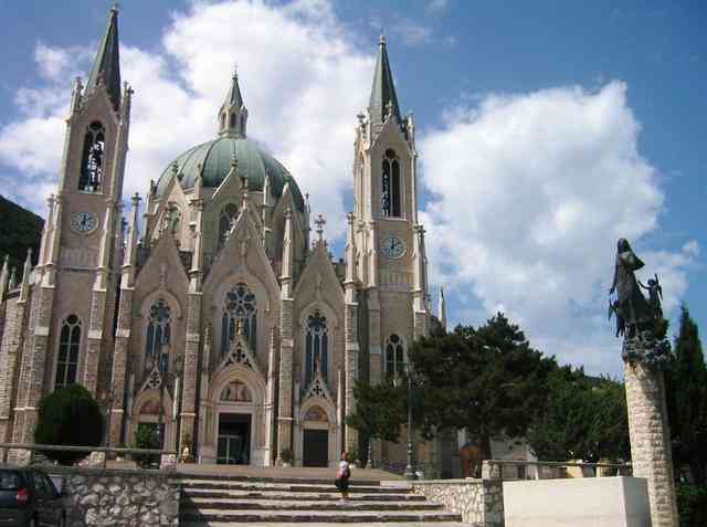 Il santuario dellAddolorata a Castelpetroso