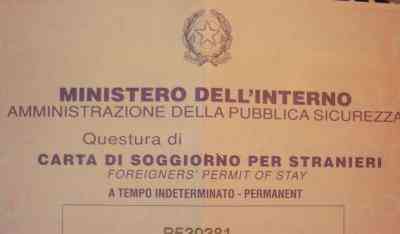 Sono cresciute le spese e gli stranieri attendono da mesi un permesso che vale solo un anno